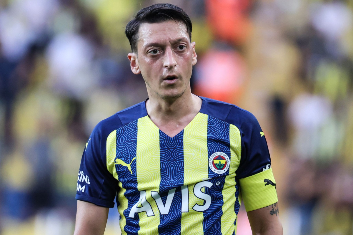 Məsut Özil karyerasını İndoneziyada davam etdirə bilər