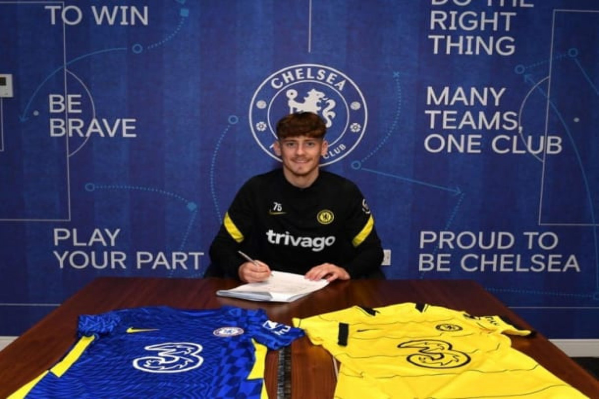 “Çelsi” 18 yaşlı müdafiəçi alıb