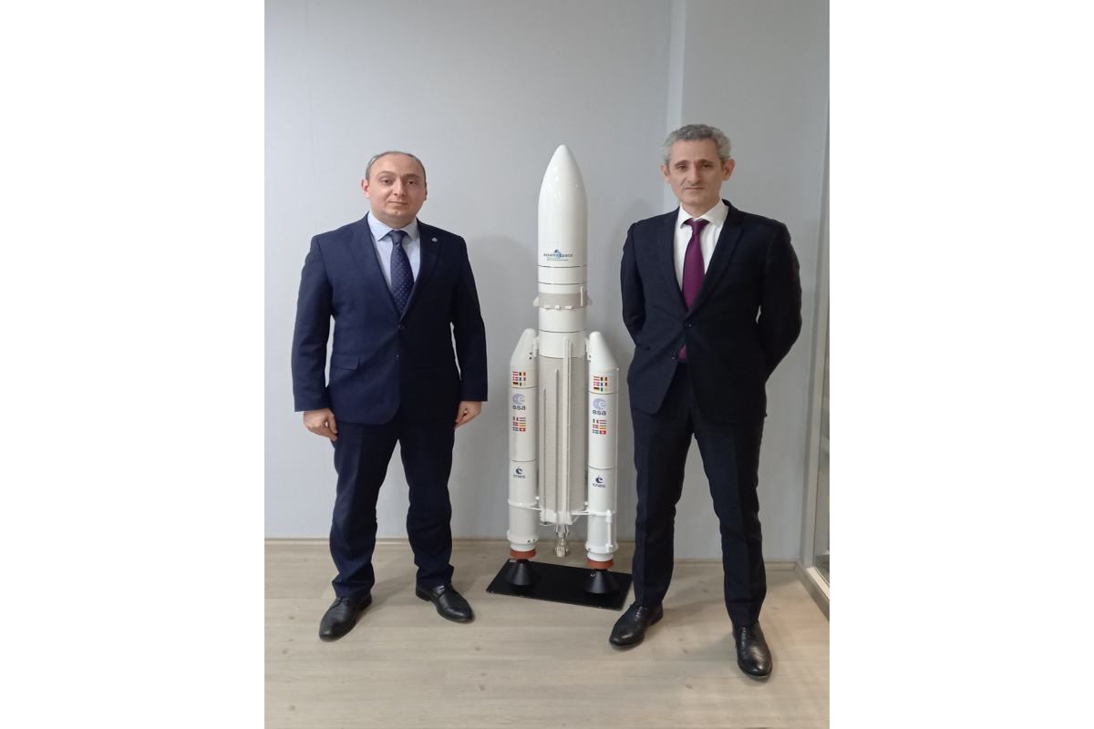 Fransa səfiri Kosmik Agentliyin sədri ilə görüşüb