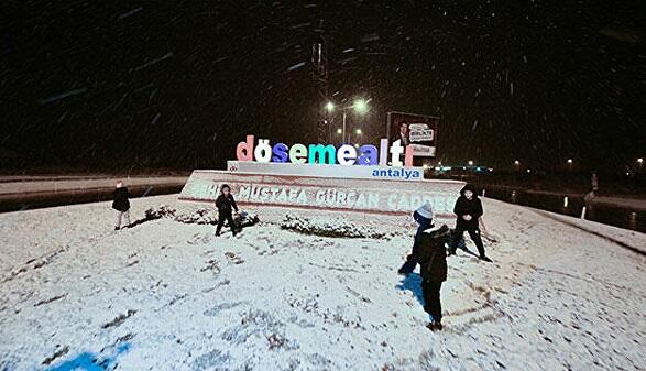 Antalyaya 29 il sonra qar yağdı