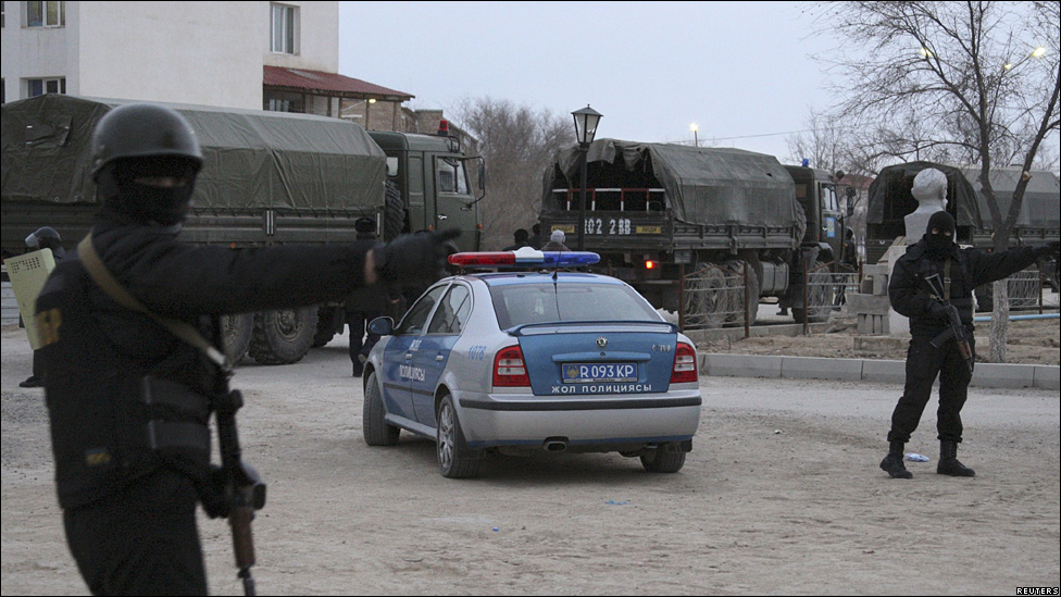Qazaxıstanda maliyyə qurumları fəaliyyətini dayandırdı