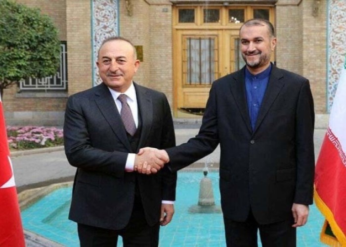 Çavuşoğlu iranlı həmkarı ilə müzakirə apardı