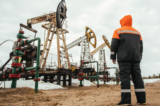 Neftin bir bareli 380 dollara yüksələ bilər