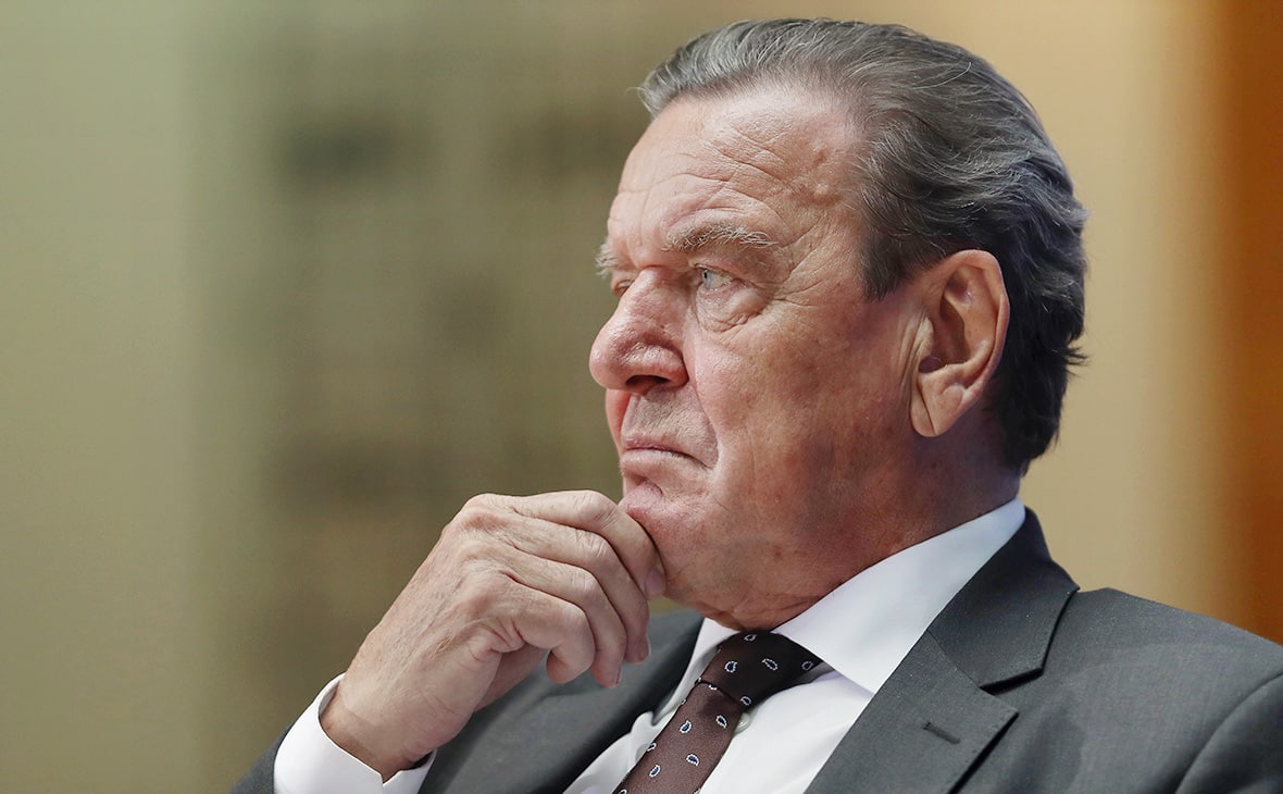 Şröder Moskvaya gəldi – Putinlə görüşə bilər