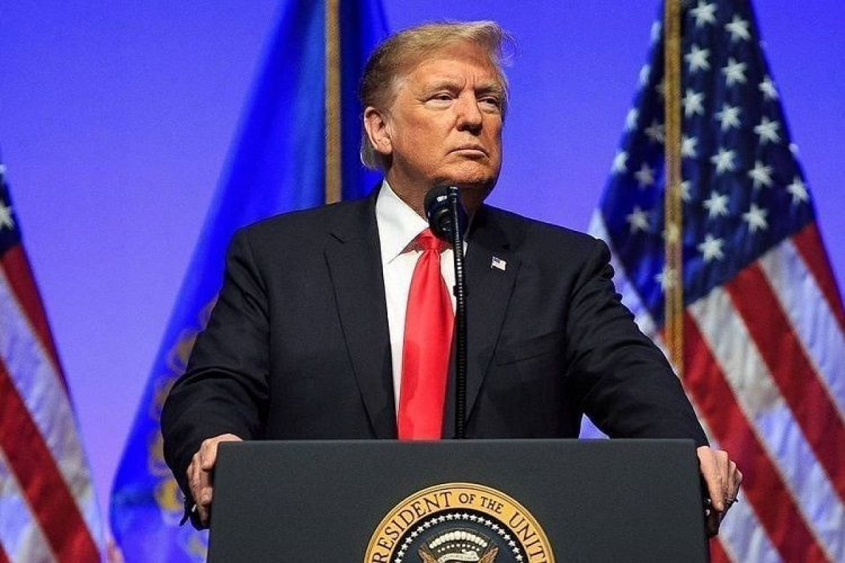 Tramp Amerika məktəblərində ibadətlə bağlı qadağalara etiraz edib