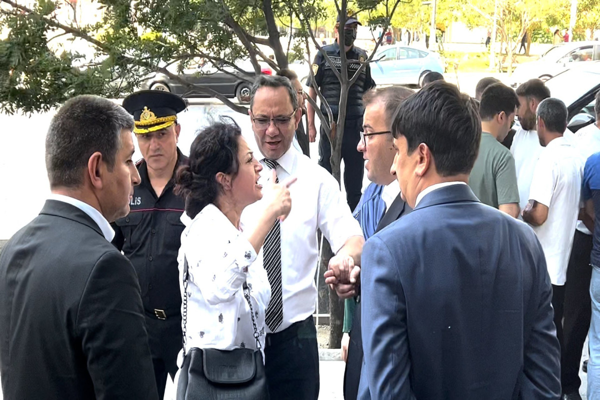 Gözdən əlillər nazirliyin qarşısında aksiya keçirdilər – FOTOLAR