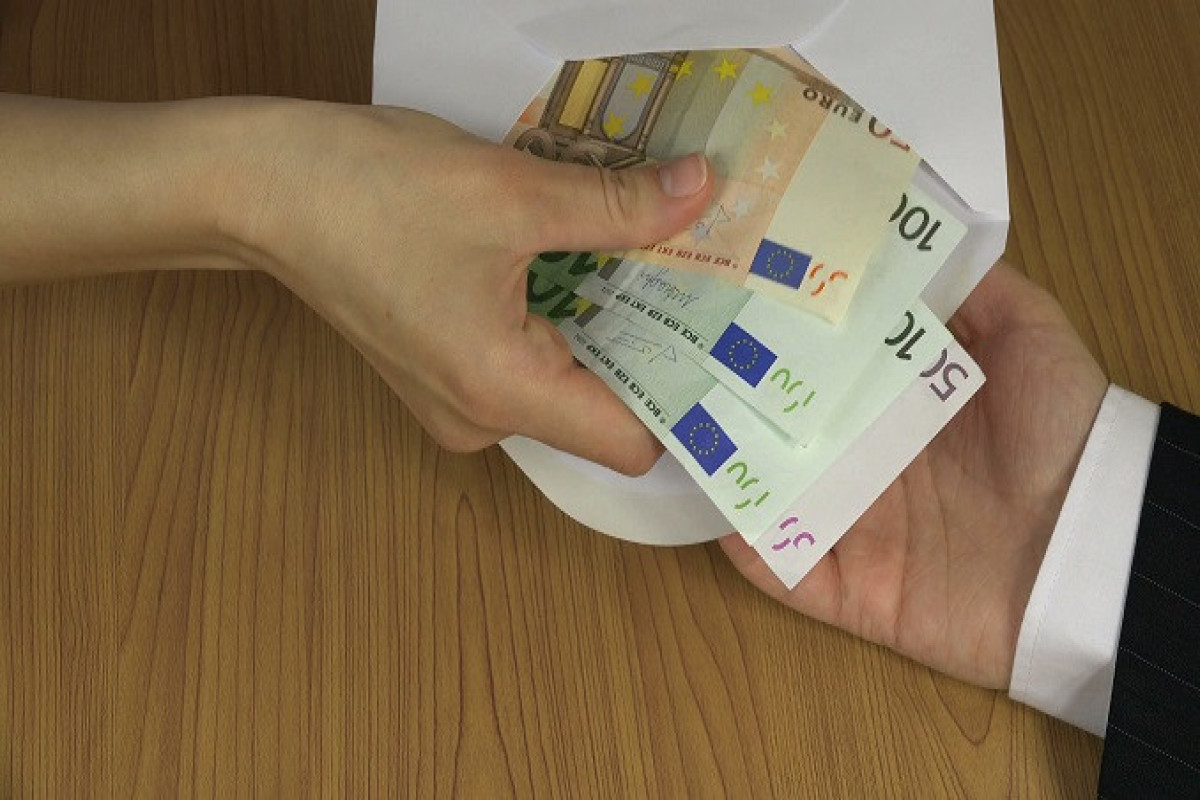 Bolqarıstan Rusiyanı ölkənin tanınmış simalarına rüşvət verməkdə ittiham edir