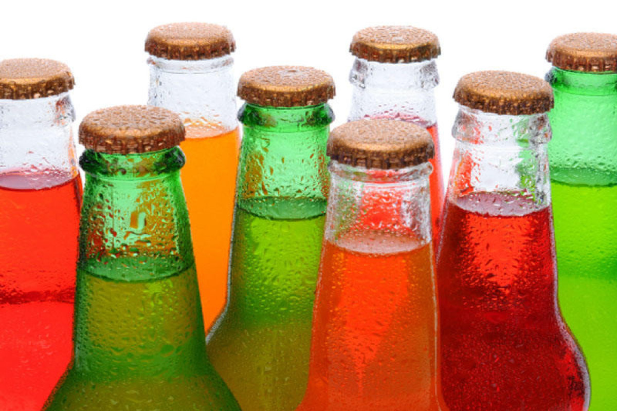 Şəkərli içki qəbul edən məktəblilərin faizi açıqlanıb