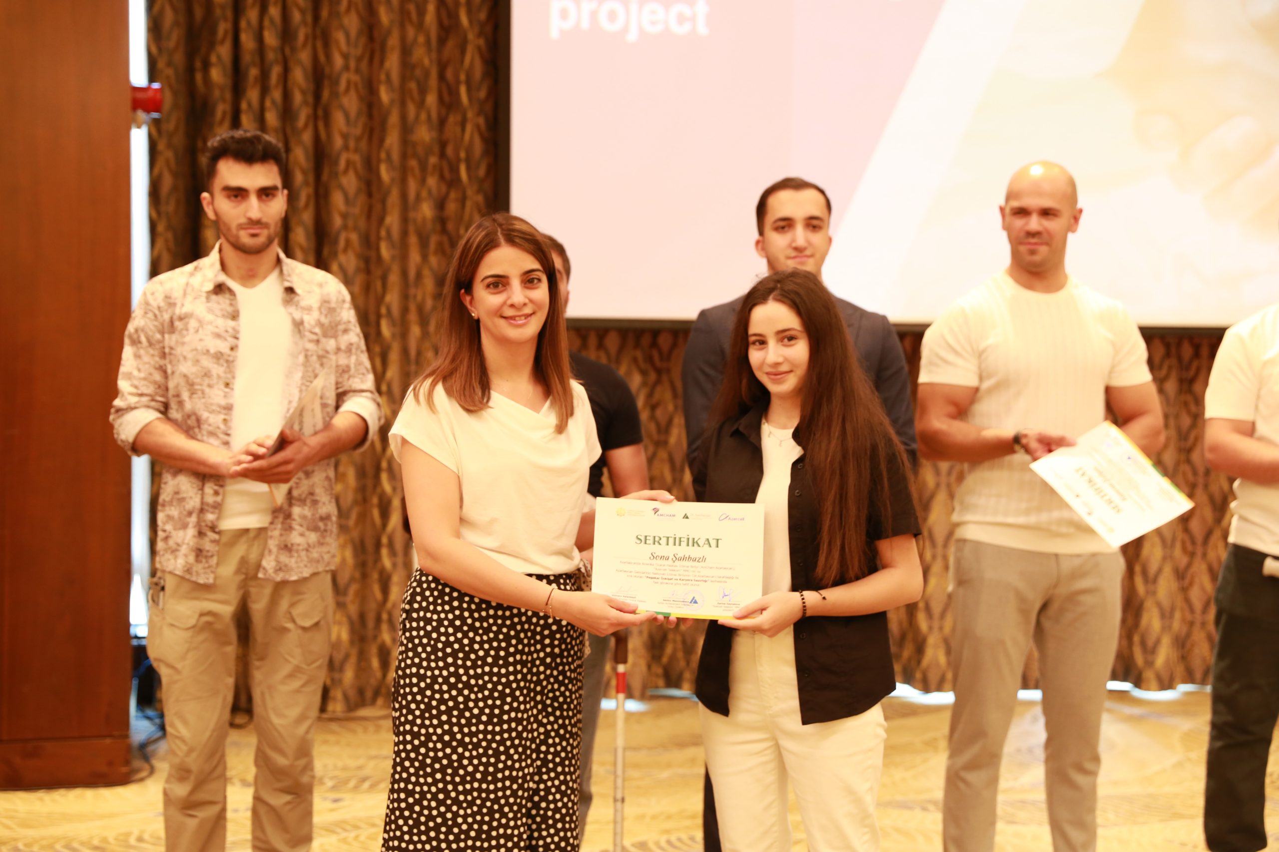 Azercell-in dəstəyi ilə Vətən müharibəsi qaziləri və şəhid övladları üçün keçirilən peşə təlimləri başa çatıb