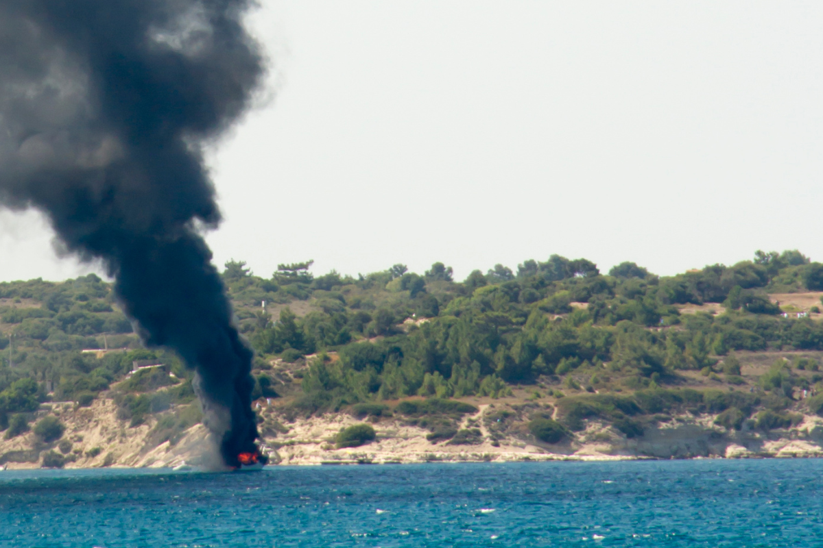 Bakıda dəniz sahilində yanğın olub – YENİLƏNİB