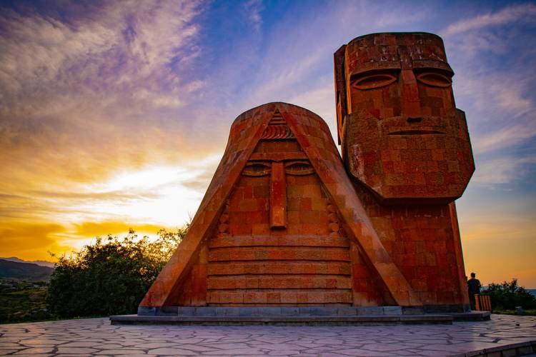 Ermənistan bankları Qarabağ ermənilərinə kredit verməyi DAYANDIRIB