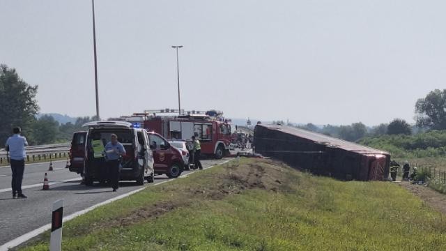 Zəvvarlar qəzaya düşdü – 12 nəfər öldü