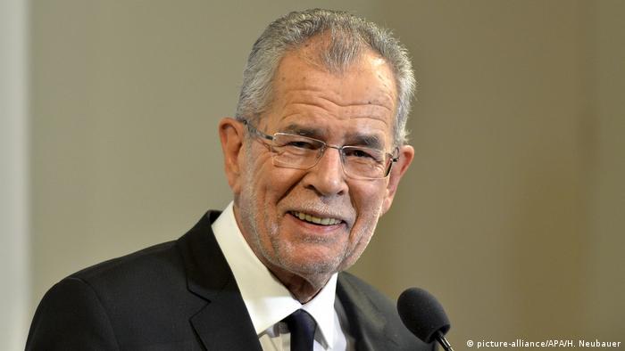 78 yaşlı prezident dağdan YIXILDI