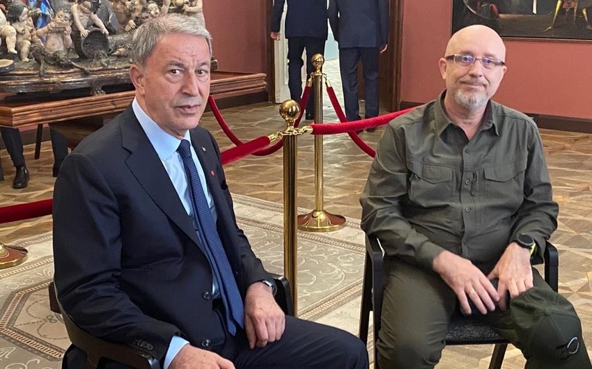 Hulusi Akar ukraynalı həmkarı ilə görüşdü