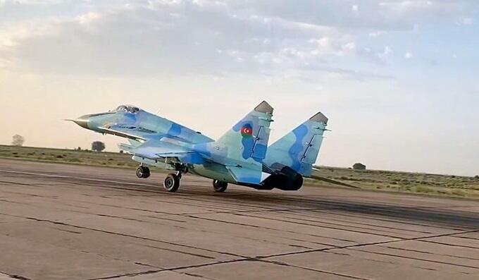 Qırıcı və helikopterlərin təlimi başladı – Video