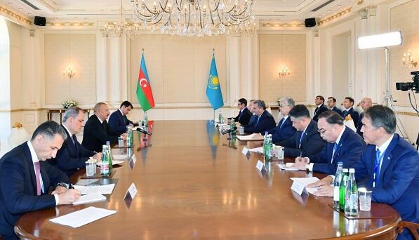 Əliyev və Tokayev geniş tərkibdə görüşdü – Yenilənib