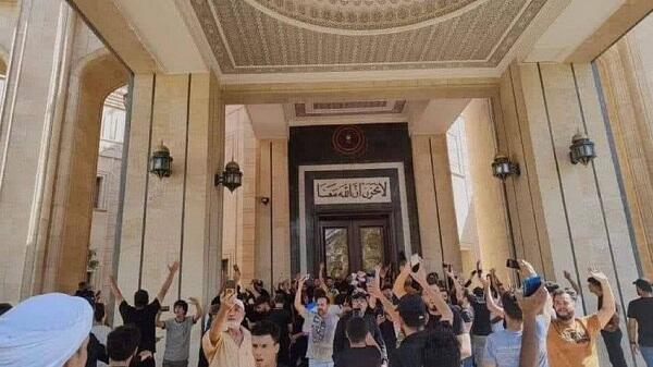 İraqda etirazçılar Respublika Sarayına basqın etdi – Foto