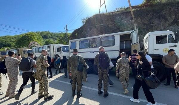 Kəlbəcərin bir qrup sakini doğma yurdlarına getdi