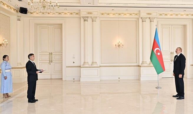 Prezident Monqolustanın yeni səfirini qəbul etdi – Yenilənib