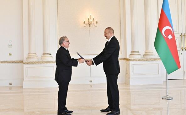 Prezident Dominikanın yeni səfirini qəbul etdi