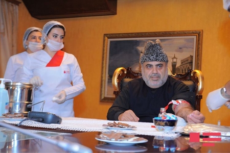 Allahşükür Paşazadə qan verdi