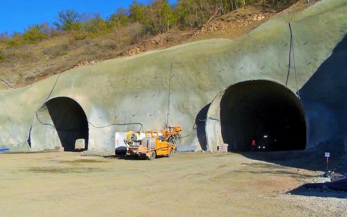 Xarici diplomatlar Laçın yolundakı tunellə tanış oldu