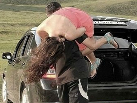 Azərbaycanda azyaşlı qızı qaçırmaq istədilər