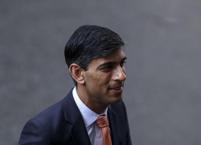 Britaniyalı seçicilər növbədənkənar seçkilərin keçirilməsini tələb edirlər