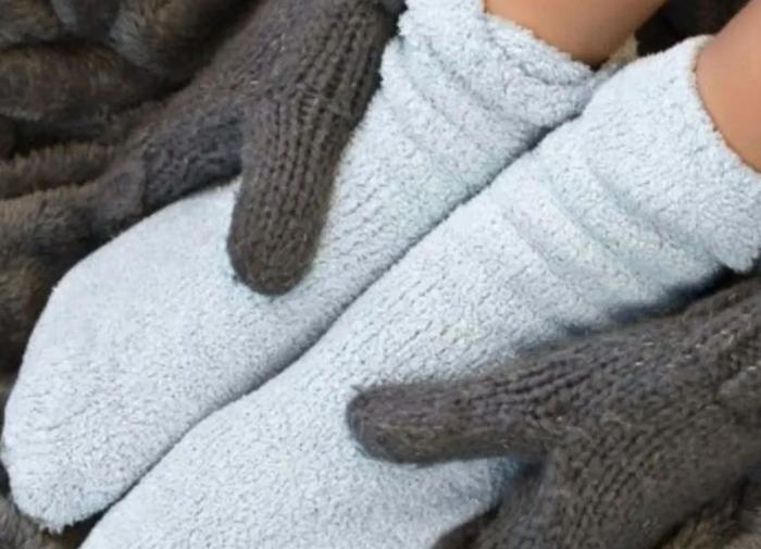 Dermatoloq: əlcəklər qışda əllərin dərisini quruluqdan və qızartıdan qorumur