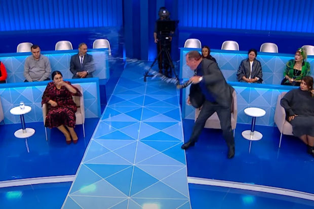 Canlı efirdə QALMAQAL: Ekspert Şəfiqə Nağıyevanın üstünə su atdı – VİDEO