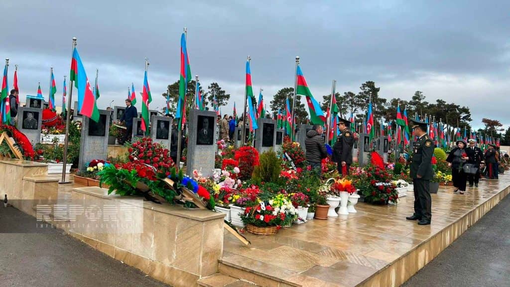 BAXCP rəhbərliyi II Şəhidlər Xiyabanını ziyarət edib