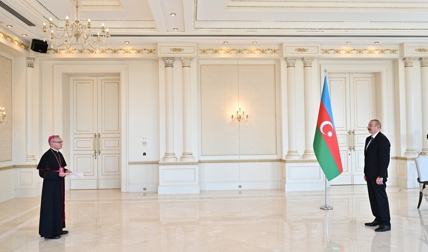 İlham Əliyev Vatikanın yeni səfirinin etimadnaməsini qəbul edib – YENİLƏNİB
