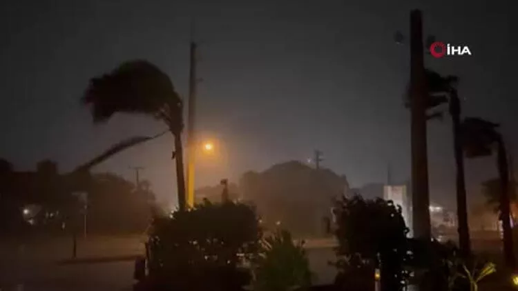 Nicole qasırğası Floridanı vurdu!