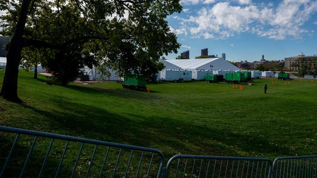 ABŞ-da qeyri-qanuni immiqrantlar üçün yeni açılan yardım mərkəzi bağlanır