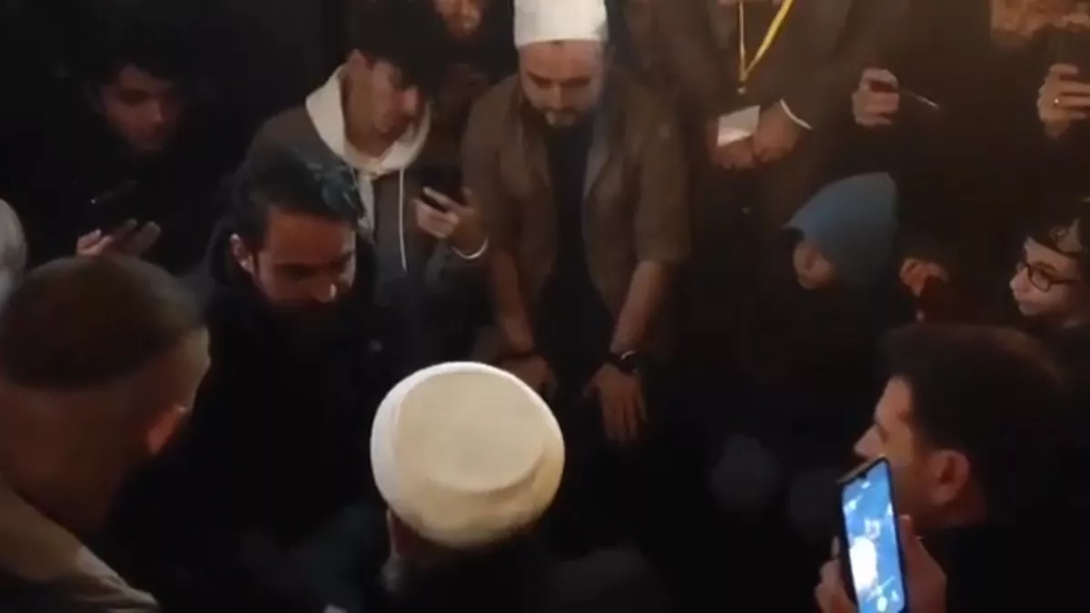 Amerikalı turist Ayasofyada İslamı qəbul etdi