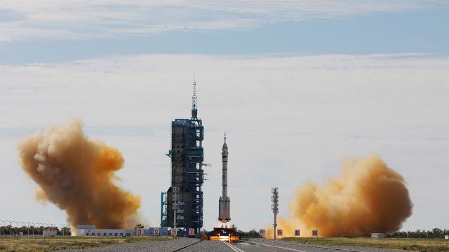 23 tonluq kosmik raket parçası Yerə düşmək üzrədir