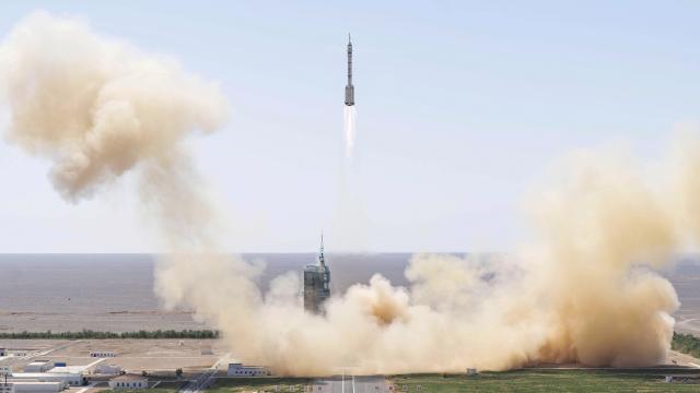 Çin kosmos stansiyasına Tiencou-5 yük gəmisi göndərir