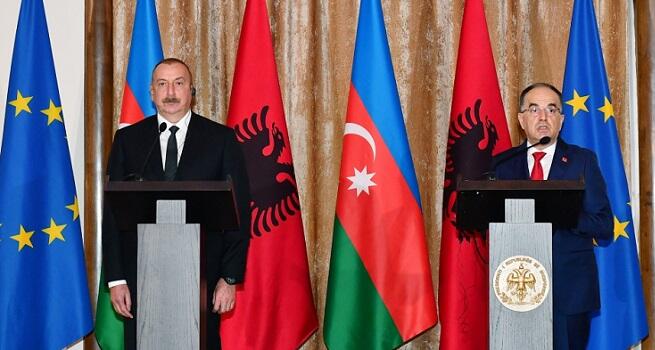 Prezidentlər mətbuata bəyanatlarla çıxış etdi