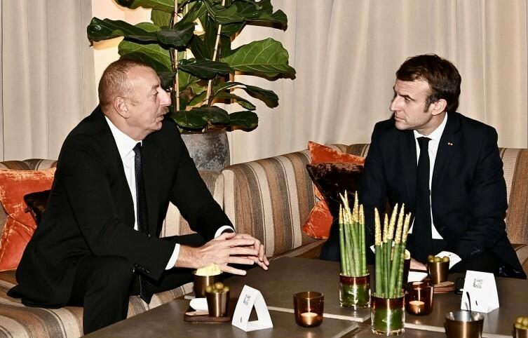 Makron hansı ehtiyacdan Əliyevə zəng etdi?