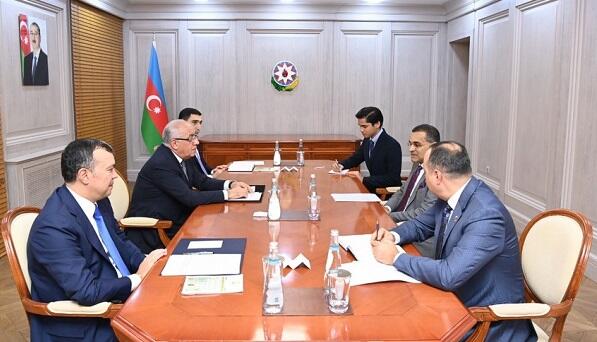 Əli Əsədov Məhəmməd Azmanla görüşdü