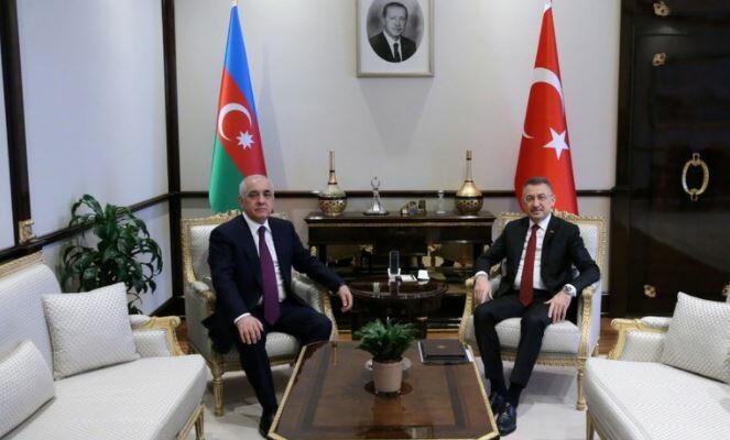 Əli Əsədov Fuad Oqtayla görüşdü