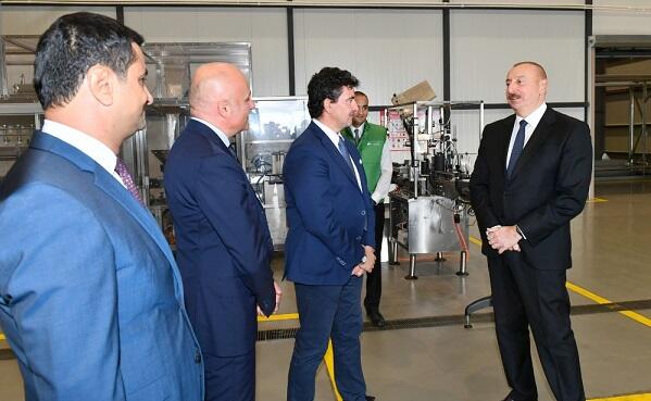 İlham Əliyev zavodun açılışında iştirak etdi