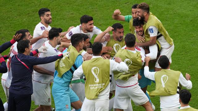 İran millisindən geri addım: Uels matçında himni müşayiət etdilər