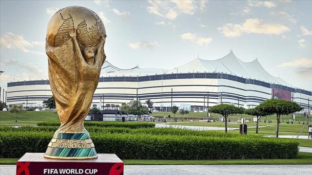 Makron Qətərdəki dünya çempionatının ləğvi ilə bağlı müzakirələrə reaksiya verib