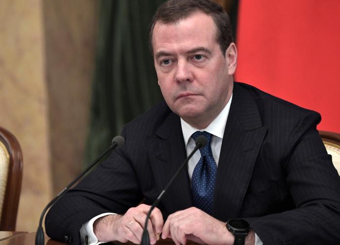 Medvedev: Rusiya məlum səbəblərə görə bütün arsenalından istifadə etməyib