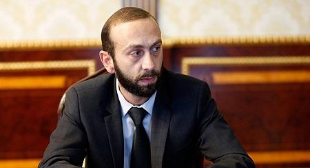 Mirzoyan Parisə gedir