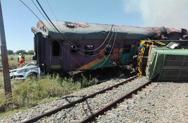 Qazaxıstanda qatar maşınla toqquşdu: 6 ölü