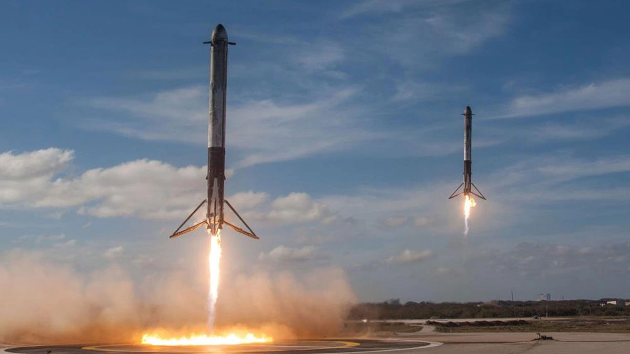 SpaceX 3 ildən sonra ilk dəfə kosmosa Falcon Heavy raketini buraxdı