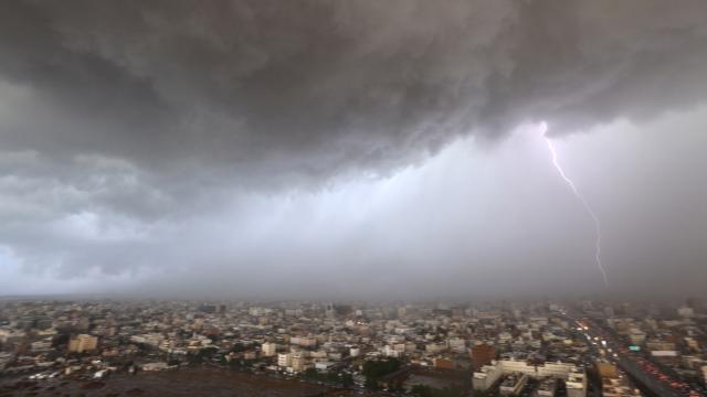 Ciddədə güclü yağışlar səbəbindən təlim və uçuşlar dayandırıldı