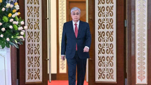 Qazaxıstanda keçirilən prezident seçkilərində qalib gələn Tokayev mandatını aldı
